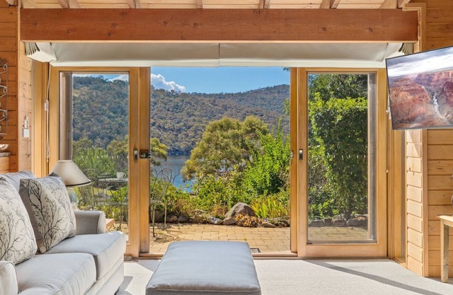 The Wolery - Outstanding 2 Bedroom Waterfront Property