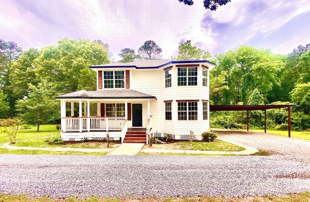 -The Wonder at Woodcreek- Top neighborhood! Near all amenities! Near hospitals!