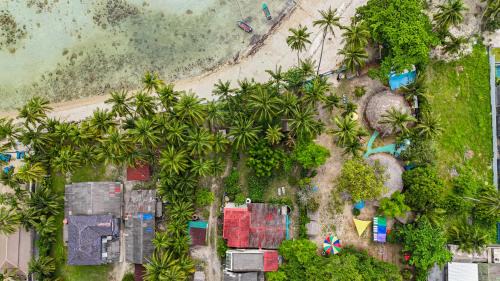 The Wooden Beach House 3br - Beachfront & Sunset
