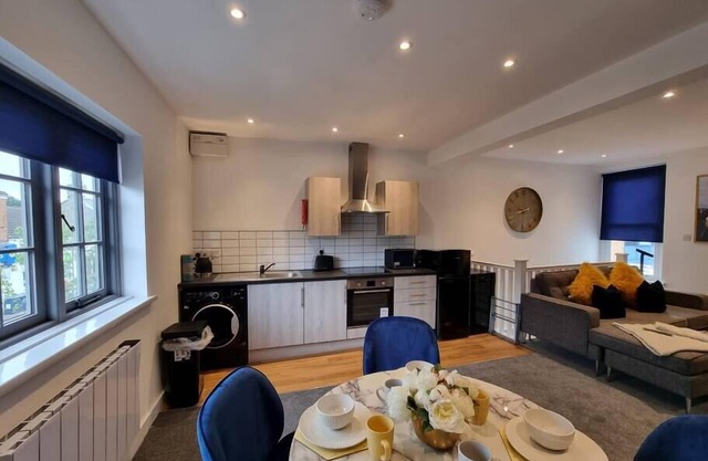 The Woodfield - stylish 2 bed apt in Morriston