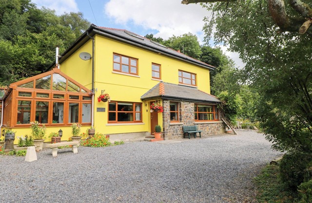 THE WOODLANDS LOWER LEVEL, family friendly in Stepaside