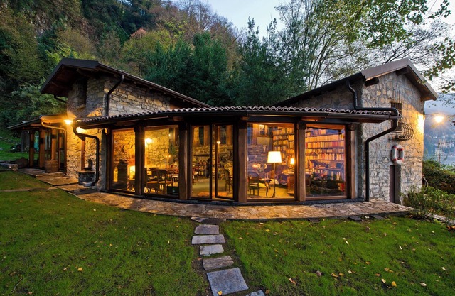 The Writer's Nest by Rent all Como