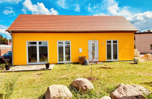 The yellow house at the harbor