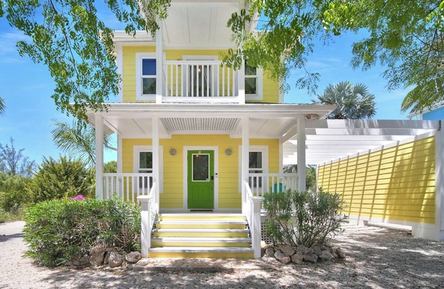 THE YELLOW HOUSE OF SEACLIFF RESORT HOMES