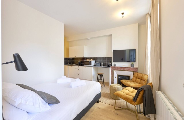 The Yellow Nest, Studio at Victoire Square
