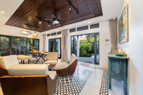 The Yen Ocean Villa - Private An Bang Beach Villa