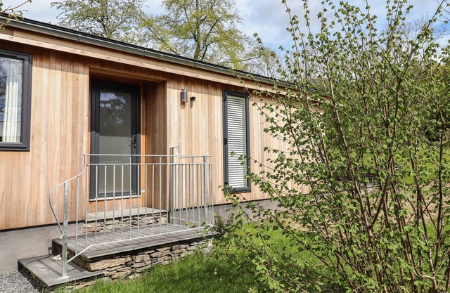THE YEWS, pet friendly, character holiday cottage in Haverthwaite