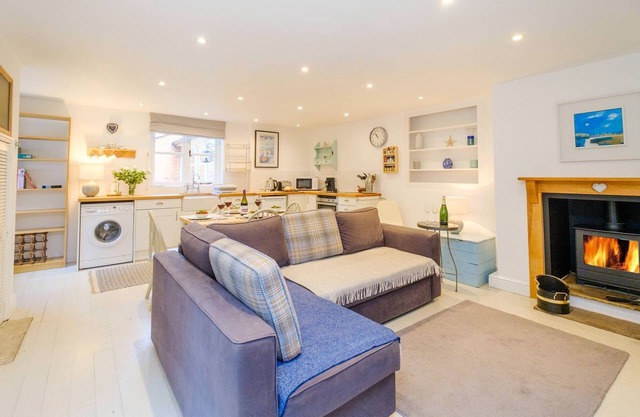 Theberton Annexe - sleeps 4 guests in 2 bedrooms