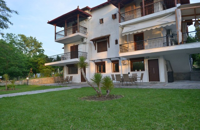 Theros-Cottage 1