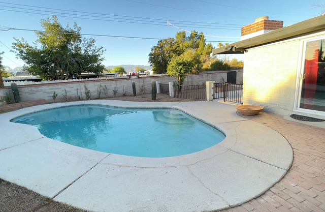 TheSaguaroSanctuary:FREE*HeatedPool,5BD,3BA,Pool Table,Grill,6 TV's,AC,CottonBedding,Remodeled