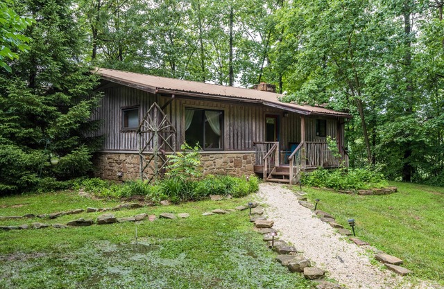 Thirty wooded acres, secluded, private five-acre lake, hot tub.