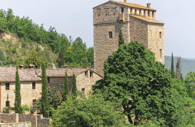 This apartment is located in a historic tower in the Castello del Poggiarello, a beautiful and chara