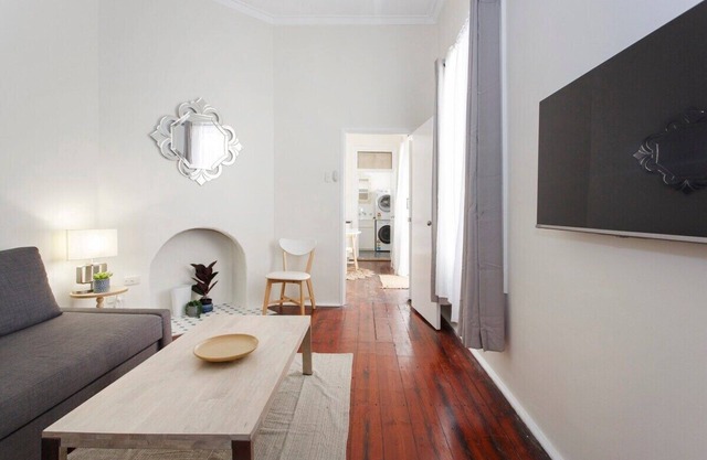 This apartment is a 1 bedroom(s), 1 bathrooms, located in South Fremantle, WA.