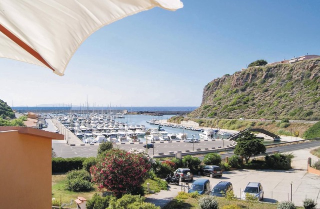 This apartment is located in a residential complex in front of the tourist port of Castelsardo, in S