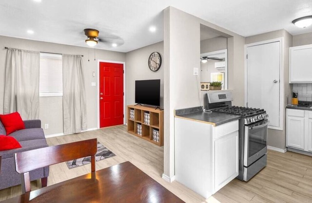 This apartment is a 1 bedroom(s), 1 bathrooms, located in El Paso, TX.