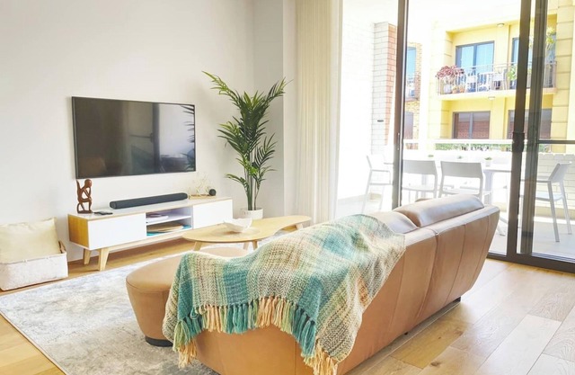 This apartment is a 2 bedroom(s), 1 bathrooms, located in Fremantle, WA.