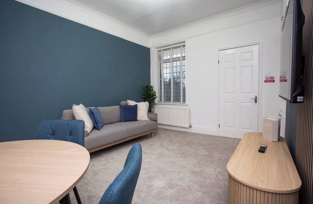 This apartment is a 2 bedroom(s), 1 bathrooms, located in Whickham, England.
