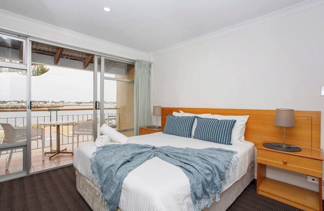 This apartment is a 2 bedroom(s), 1 bathrooms, located in Fremantle, WA.