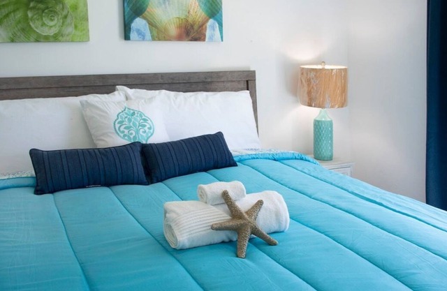 This apartment is a 1 bedroom(s), 1 bathrooms, located in St.George's, St. George's Parish.