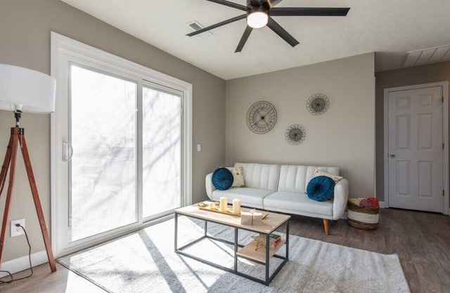 This apartment is a 2 bedroom(s), 2 bathrooms, located in Harrodsburg, KY.