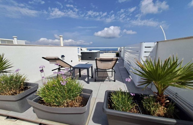 This apartment is a 2 bedroom(s), 2 bathrooms, located in Il-Mellieħa, null.