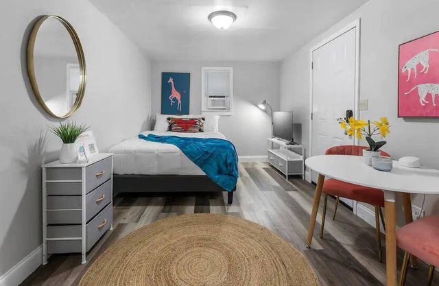 This apartment is a 1 bedroom(s), 1 bathrooms, located in Jacksonville, FL.