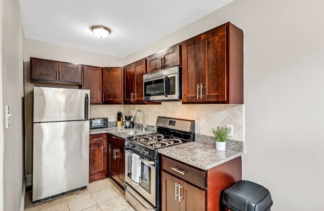 This apartment is a 0 bedroom(s), 1 bathrooms, located in Philadelphia, PA.