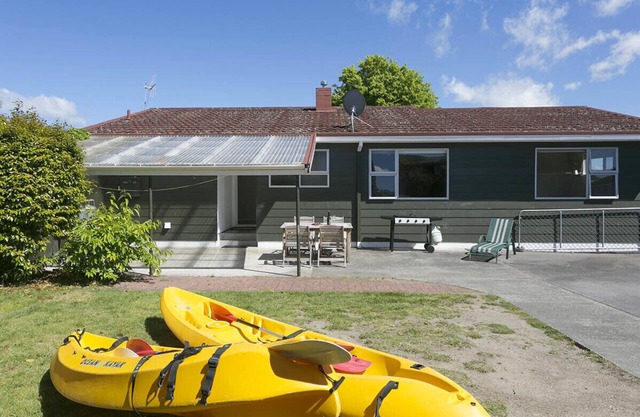 This Bach Has it All - Rainbow Point Holiday Home