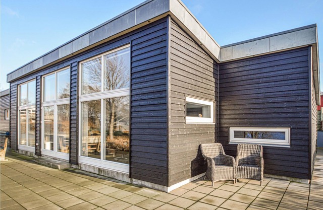 This beautiful cottage offers excellent views as it is elevated.
