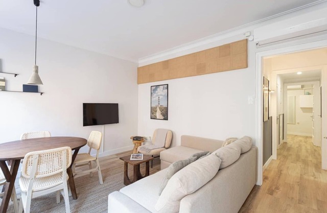 This bright designed apartment is the perfect base to discover Barcelona and experience all his charms while staying in a central location. Just 20 mins walking from Sagrada Familia.