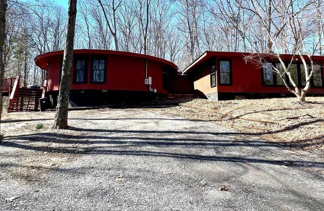 This cabin is a 3 bedroom(s), 2 bathrooms, located in Hedgesville , WV.