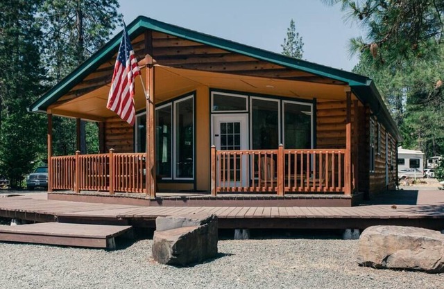 This cabin is a 3 bedroom(s), 2 bathrooms, located in O'Brien, OR.