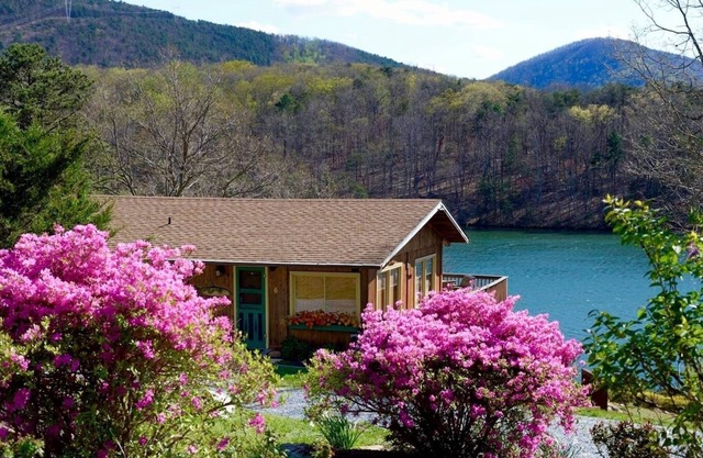This cabin is oozing with charm and has magnificent view of the lake and Smith Mountain