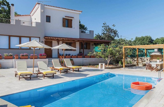 This charming countryside property has a modern, contemporary design and is only a few minutes drive