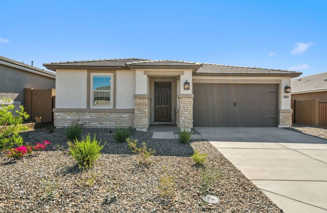 This charming, single-level home in Gold Canyon is your ticket to comfort & ease