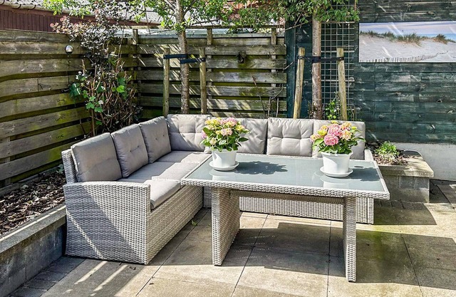 This charming vacation home in Woudsend is located next to an old windmill.