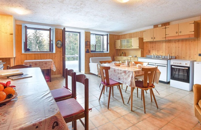This cottage is idyllically located on a plot surrounded by forest and offers good conditions for a