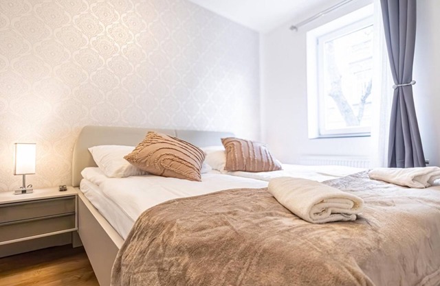 This cozy and spacious 1-bedroom, 1-living room apartment is thoughtfully design