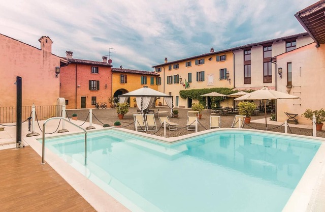 This cozy apartment is located in a complex with a total of 12 apartments in a characteristic and we