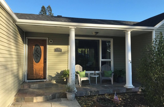 This cute well appointed cottage in quiet Camas, WA is just mins away from PDX