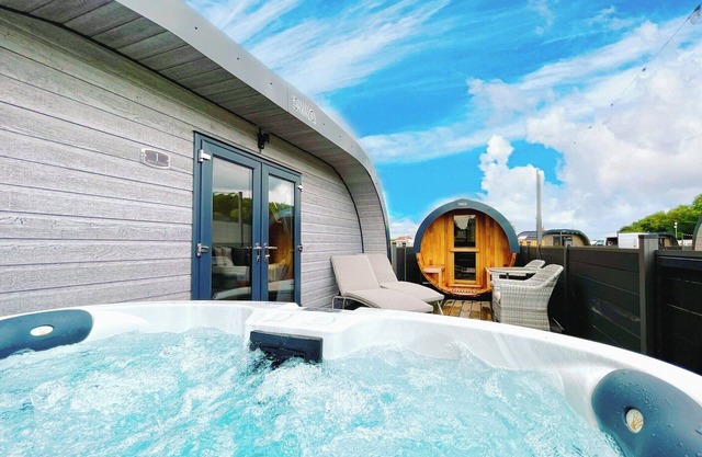 This Deluxe Couples Pod with a sauna is made for romantic getaways.