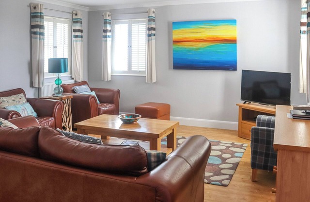 This home is an effortlessly blend of comfort with jaw-dropping views.