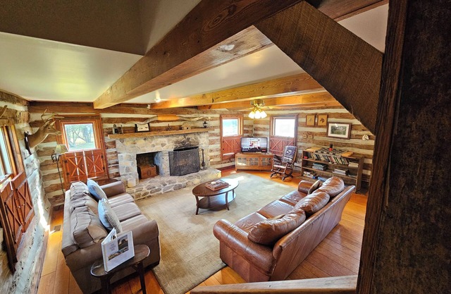 This house is a 2 bedroom(s), 2 bathrooms, located in Winchester, VA.