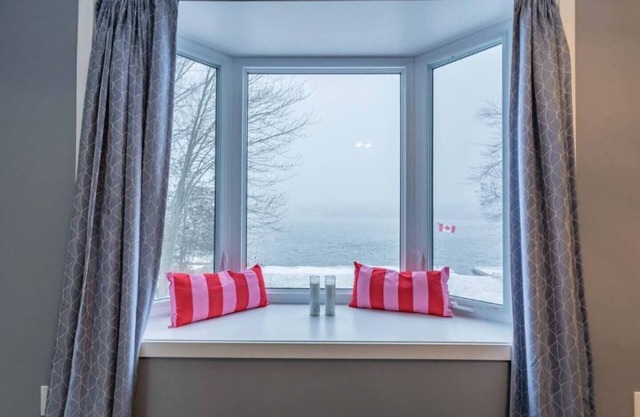 This house is a 4 bedroom(s), 3 bathrooms, located in Quinte West, ON.