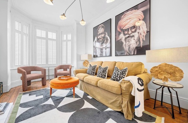 This house is a 4 bedroom(s), 3 bathrooms, located in Manchester, England.