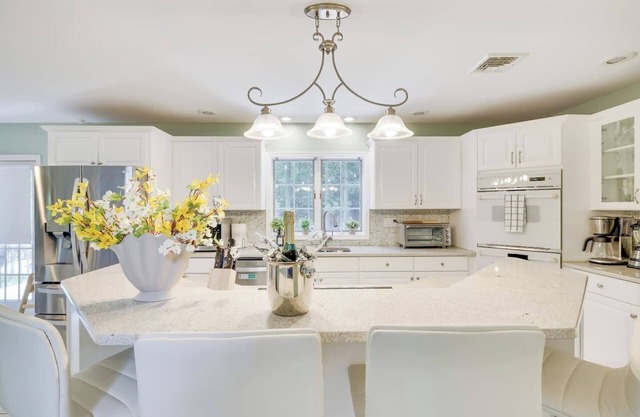 This house is a 4 bedroom(s), 3 bathrooms, located in Stroudsburg, PA.