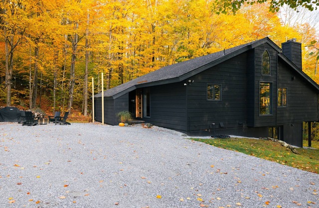 This house is a 4 bedroom(s), 2 bathrooms, located in Killington, VT.