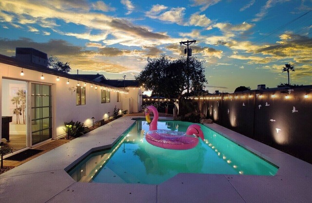 This house is a 5 bedroom(s), 4 bathrooms, located in Scottsdale, AZ.
