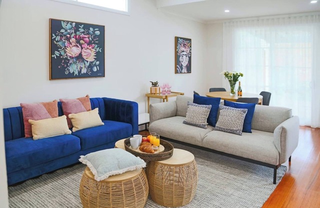 This house is a 3 bedroom(s), 1 bathrooms, located in Ballarat Central, VIC.