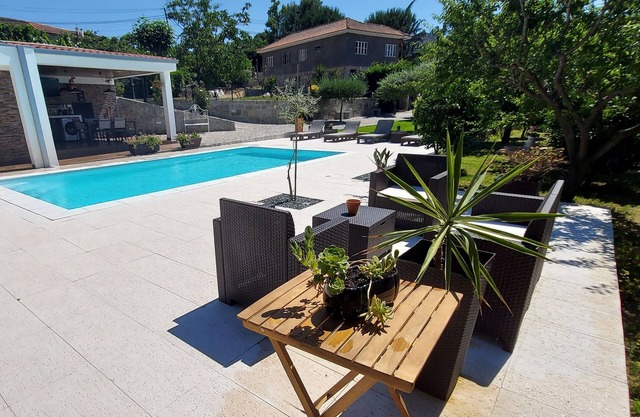 This house is ideal for 4 tourists. It offers a private pool, a closed garden .
